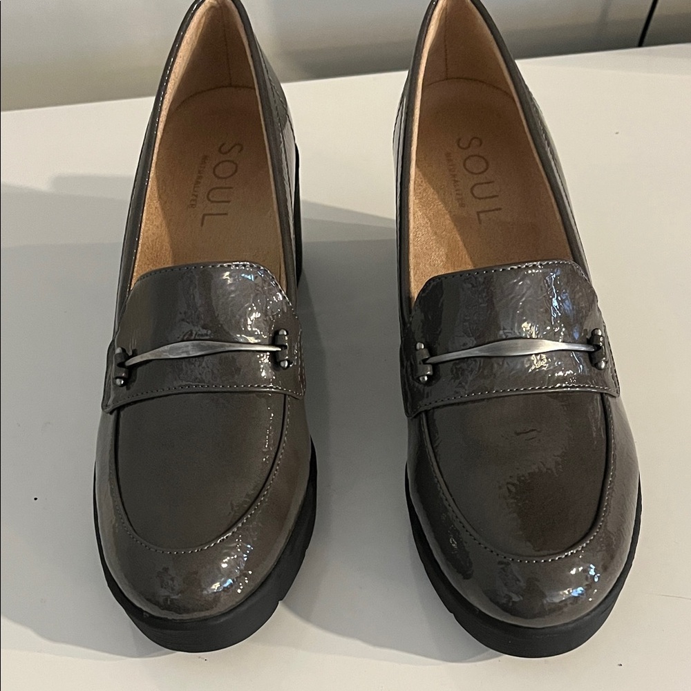 SOUL Naturalizer Patent Leather Charcoal Loafers, Wedge Heel Size 9.5